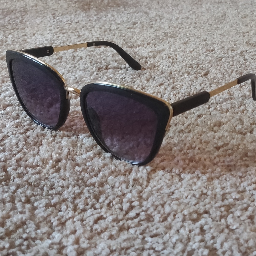 Black & Gold Cat Eye Sunnies